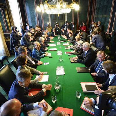 Koalitionsverhandlungen im Parlament 