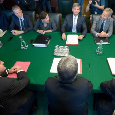 Koalitionsverhandlungen im Parlament 
