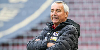 Peter Pacult feiert einen Kantersieg