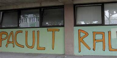 Anti-Pacult-Parolen zum Trainingsauftakt