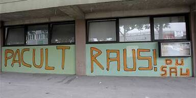 Anti-Pacult-Parolen zum Trainingsauftakt