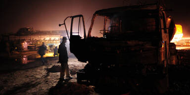 Bus kracht in Tankwagen: 57 Tote 