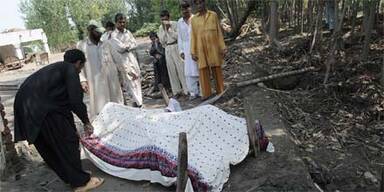 Jetzt gibt die Flut Leichen frei