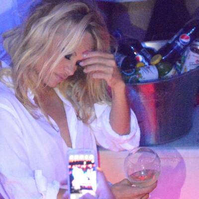 Pamela Anderson: Zu tief ins Glas geschaut