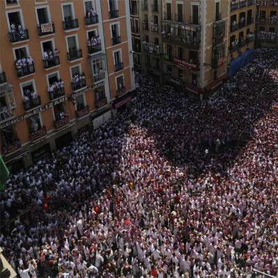 Die Stiere werden wieder durch die Stadt getrieben
