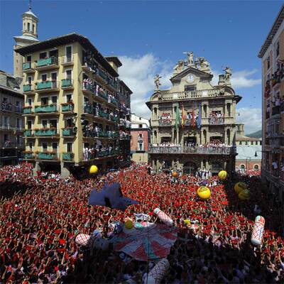Die Stiere werden wieder durch die Stadt getrieben