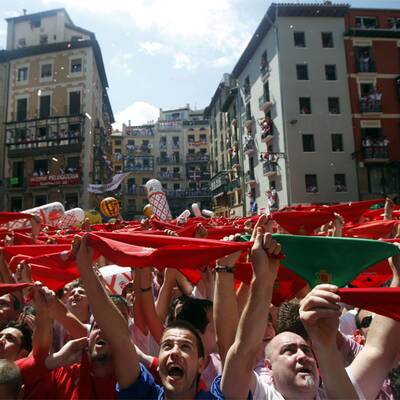 Die Stiere werden wieder durch die Stadt getrieben