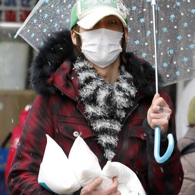 Die Menschen stürmen die Supermärkte