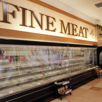 Die Menschen stürmen die Supermärkte