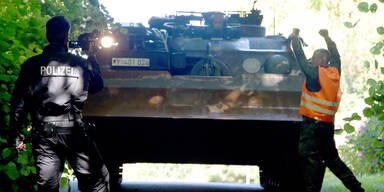 Weltkriegspanzer im Keller versteckt