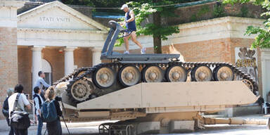 Panzer bei Biennale in Venedig