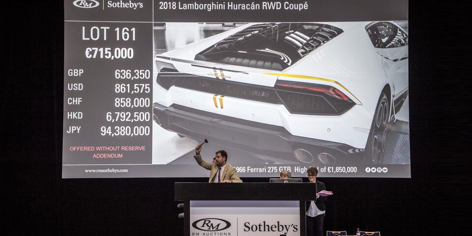 Papst-Lamborghini erzielt Rekordpreis