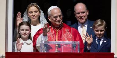 Papst Leo XIV mit Charlene, Albert und den Zwillingen Gabriella und Jacques.