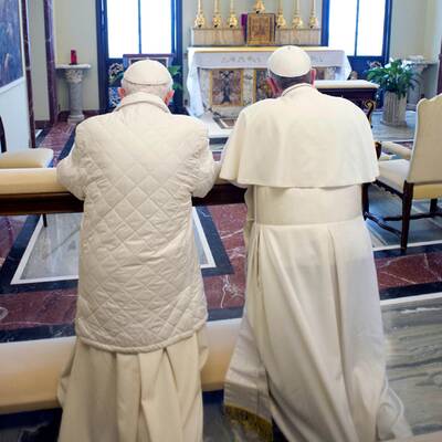 Papst trifft seinen Vorgänger