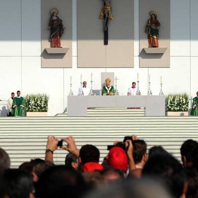 100.000 bei Papstmesse