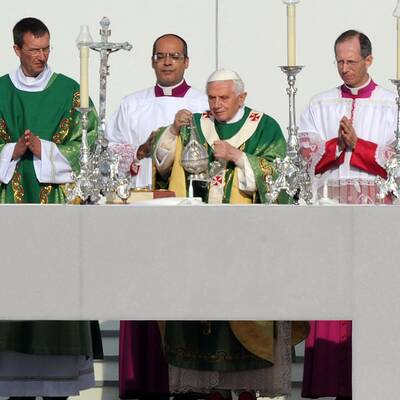 100.000 bei Papstmesse