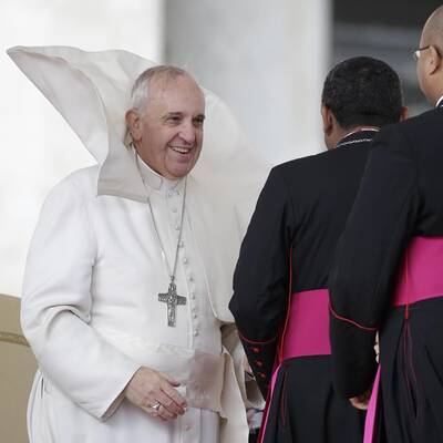 Hier ärgert der Wind Papst Franziskus