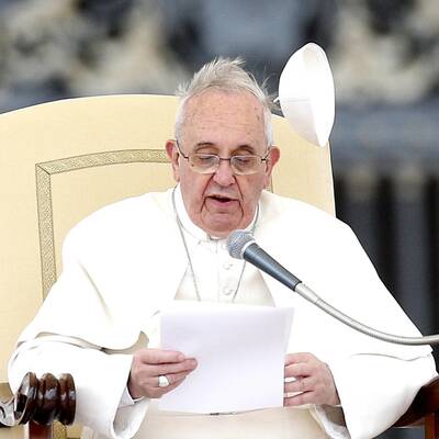 Hier ärgert der Wind Papst Franziskus