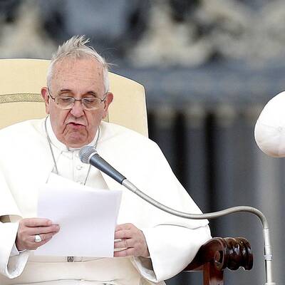 Hier ärgert der Wind Papst Franziskus