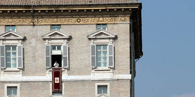 Zehntausende feiern Benedikt XVI.