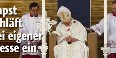 Papst schläft bei eigener Messe ein