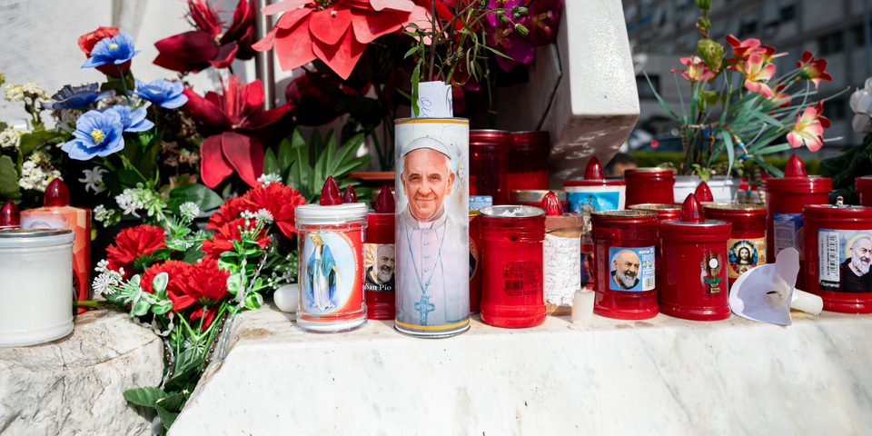 Papst verbrachte ruhige Nacht und rief zum Weltfrieden auf