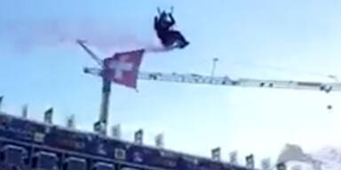 Paragleiter kracht fast in TV-Studio