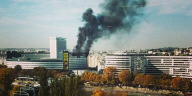 Mehrere Explosionen erschüttern Paris