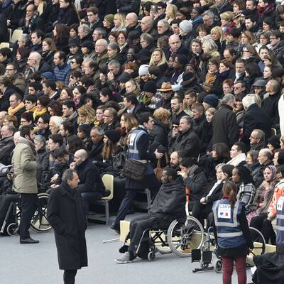 Bewegende Trauerfeier in Paris
