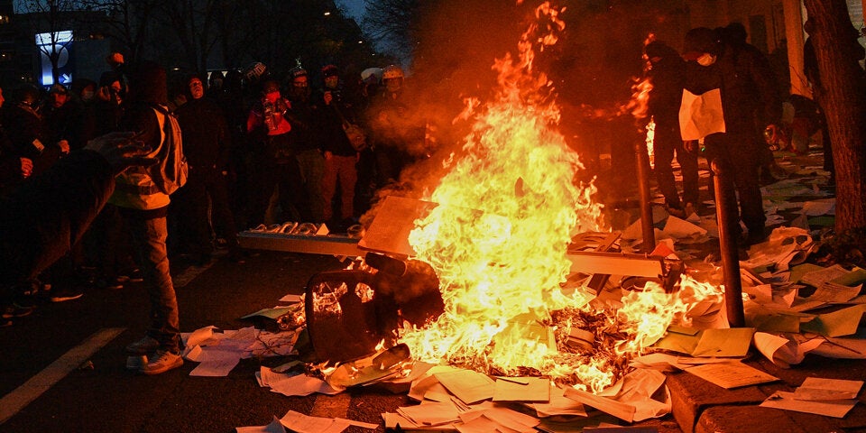 Paris brennt! Schwere Krawalle in Frankreich