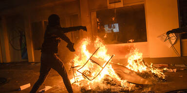 Paris brennt! Schwere Krawalle in Frankreich