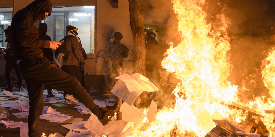 Paris brennt! Schwere Krawalle in Frankreich