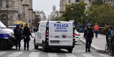 Pariser Polizeipr&auml;fektur erinnert an Opfer der Messerattacke