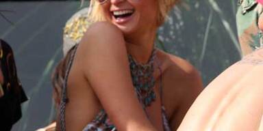 Paris mit neuer Frisur und neuem Mann