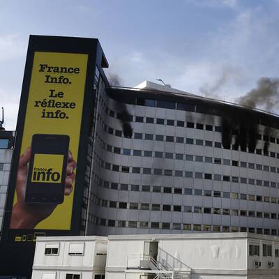 ... Scheiben gingen zu Bruch...