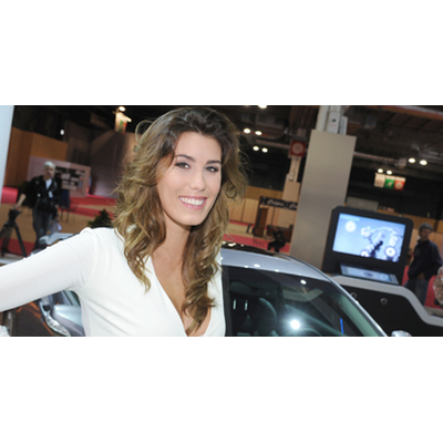 Die schönsten Hostessen der Pariser Motorshow