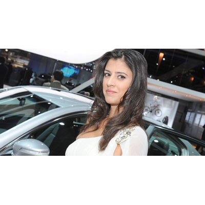 Die schönsten Hostessen der Pariser Motorshow