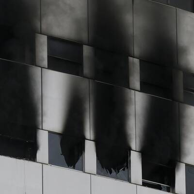 ... Scheiben gingen zu Bruch...