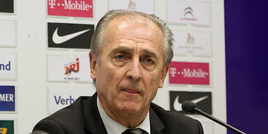 Jetzt kommt Parits unter Beschuss