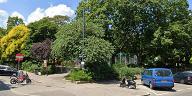 66-J&auml;hriger zielt mit Schusswaffe auf Jugendliche in Wiener Park