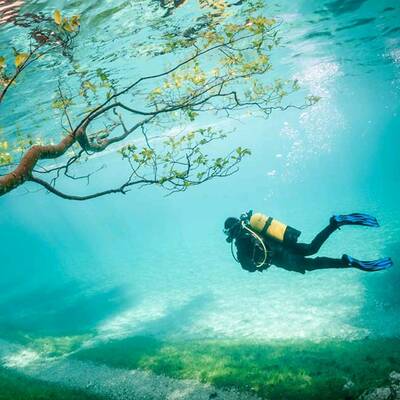 Mystischer Tauchgang in Unterwasser-Park