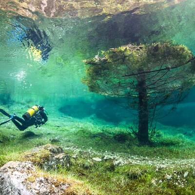Mystischer Tauchgang in Unterwasser-Park
