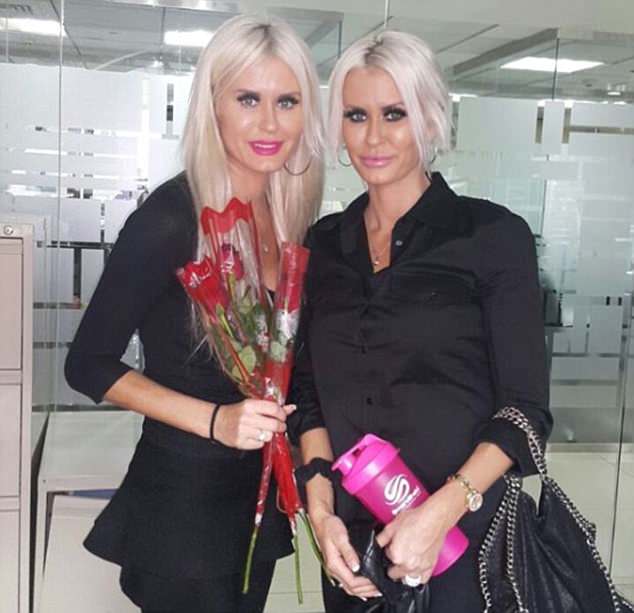 Sexy Zwillingen droht Haft in Dubai