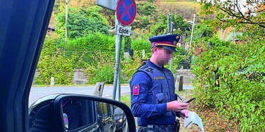 Parkstrafe auf der H&ouml;henstra&szlig;e in Wien verh&auml;ngt