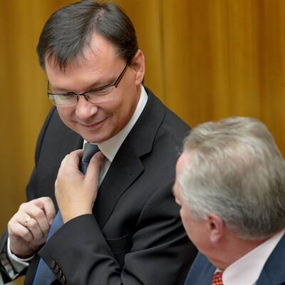 Wehrpflichtsdebatte im Parlament