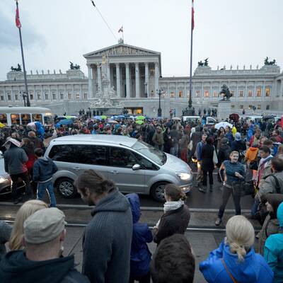 Kundgebung vor dem Parlament