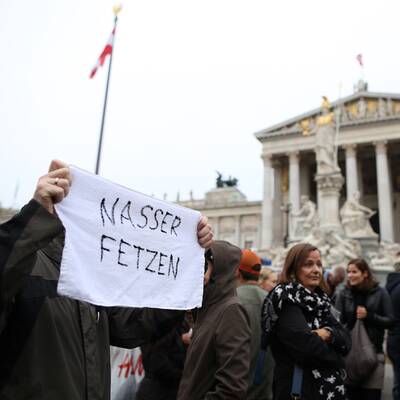 Kundgebung vor dem Parlament