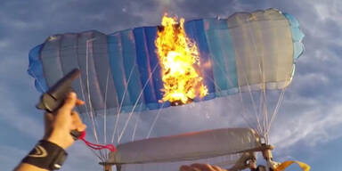 Irrer Feuer-Stunt in der Luft