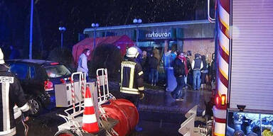 DJ z&uuml;ndet Feuerl&ouml;scher: 20 Verletzte