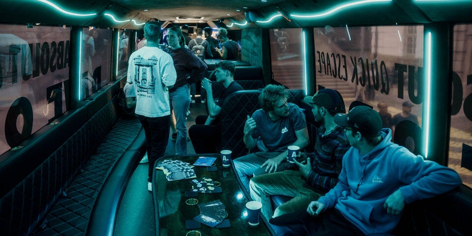 Partystimmung im Luxury Bus: Ein einmaliges Erlebnis.